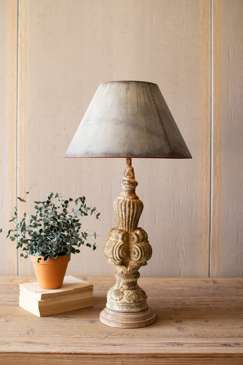TABLE LAMP WITH SCULPTED BASE AND GALVANIZED SHADE