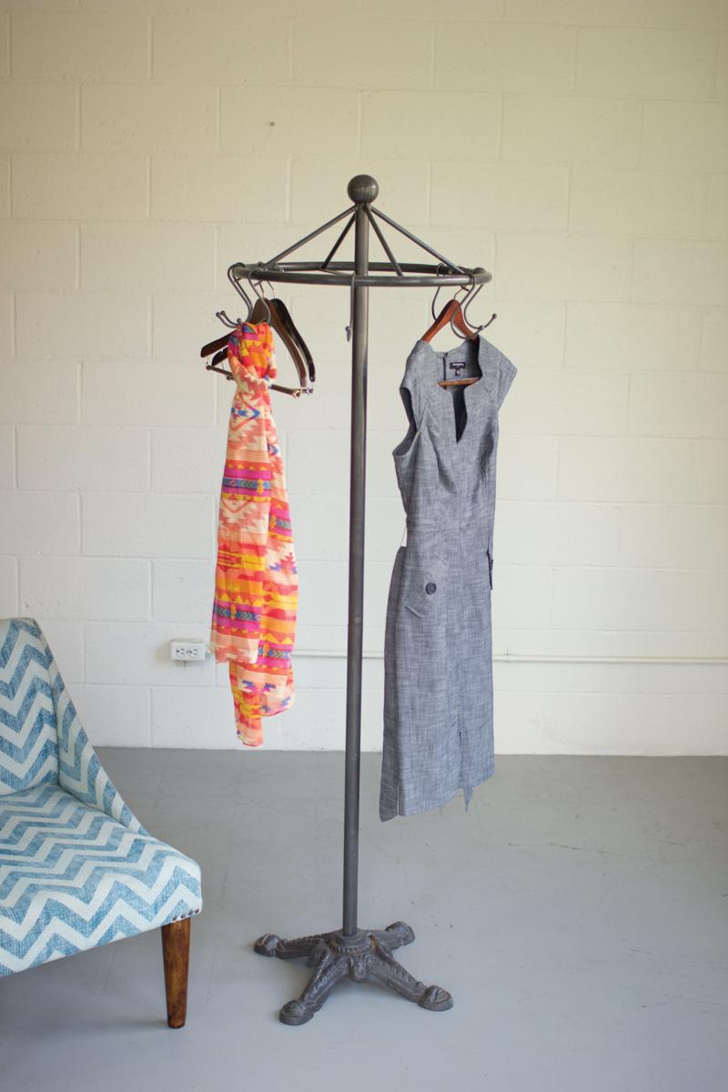 SPINNING CLOTHES RACK WITH CAST IRON BASE